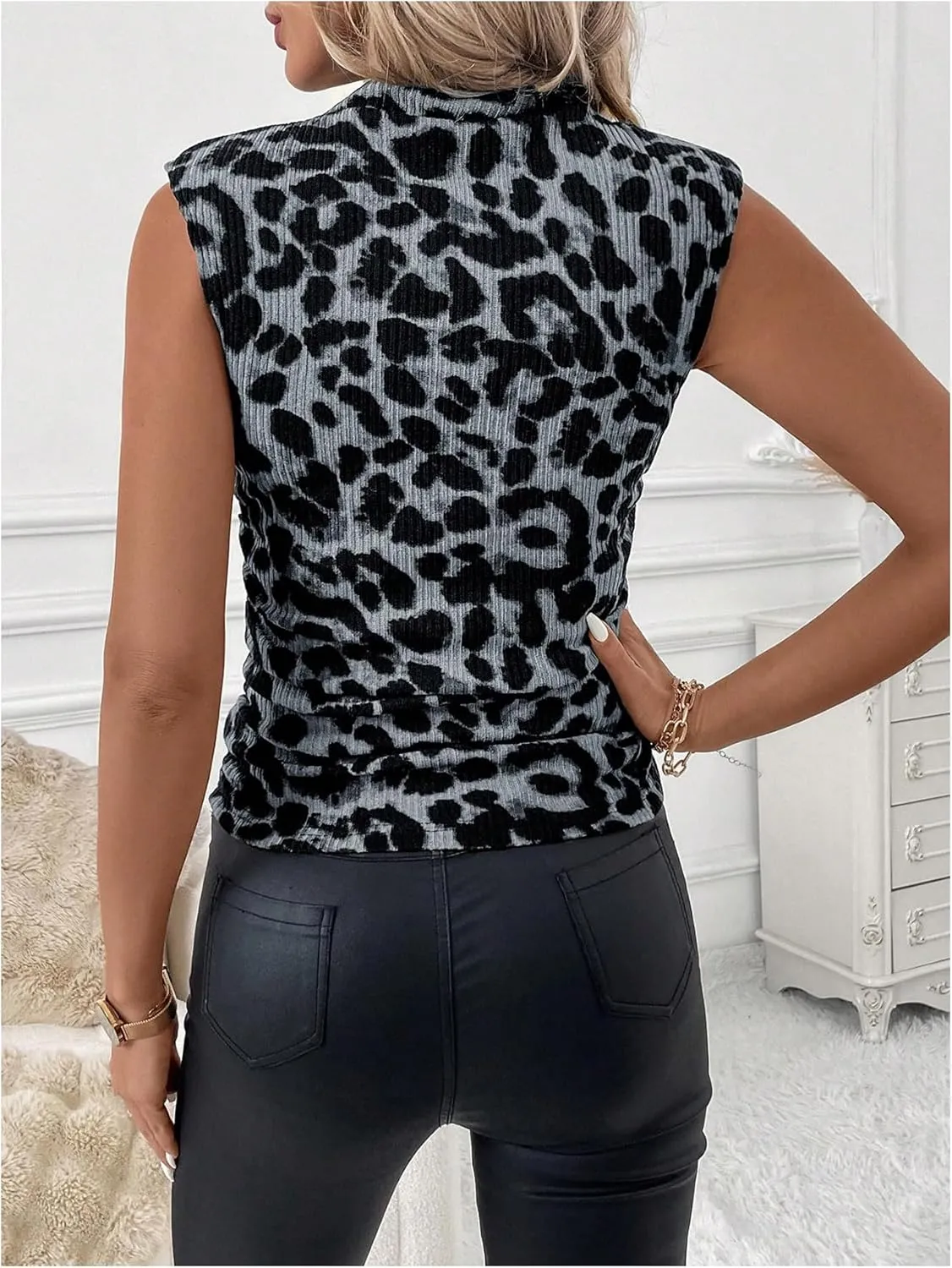 GORGLITTER Women's Leopard Animal Print Sleeveless Tank Tops Cheetah Mock Neck Going Out Tops Trendy 2025