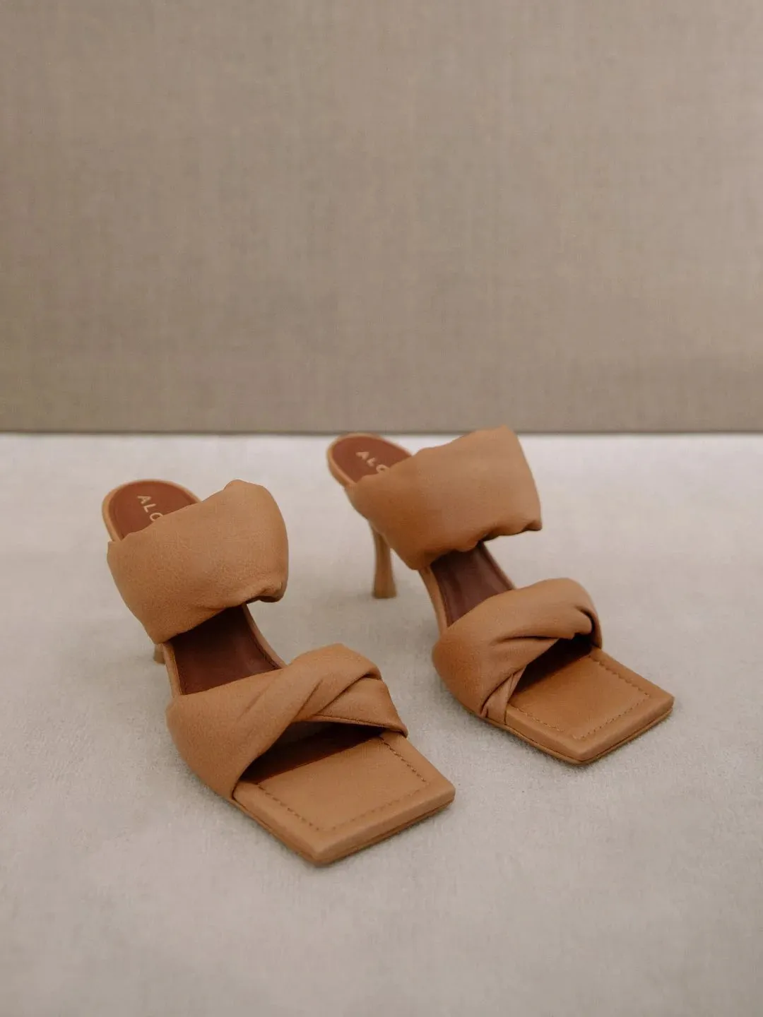 Twist Strap - Camel Brown Leather Mule