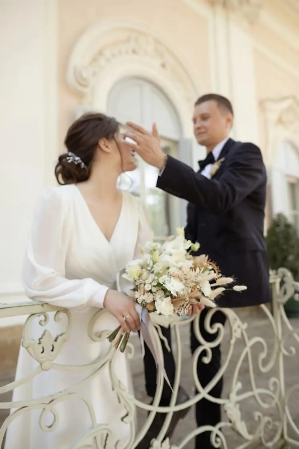 Women's Long Sleeve Wedding Dresses Chiffon V Neck Tea Length Bridal Gown for Brides